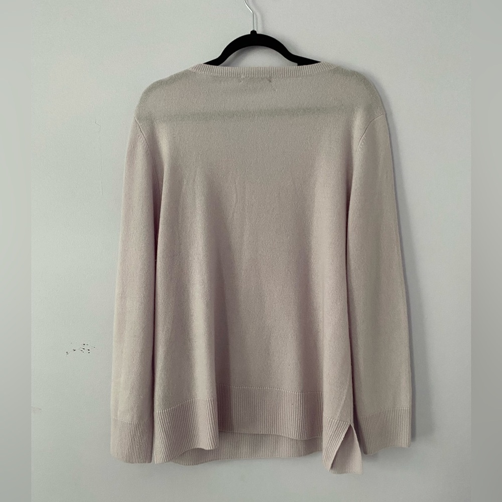 Lusso | Lavender 100% Cashmere V-Neck Sweater - Picture 2 of 6